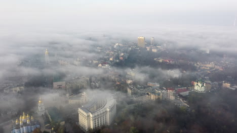paisaje urbano nebuloso vista aérea