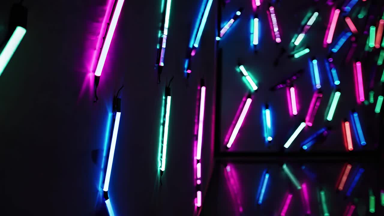 instalación de luces de neón de colores