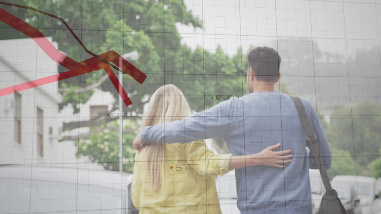 анимация падающих графиков с числами над счастливой кавказской парой, идущей по улице.