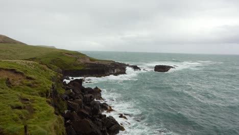 Rugged-coastal-cliffs-and-choppy-waves-at-Slope-Point-in-New-Zealand's-South-Island