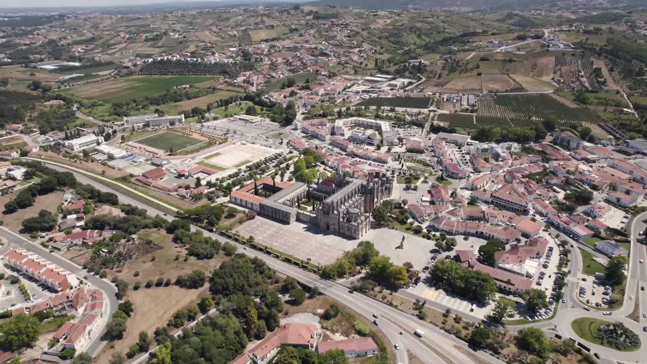 Vista panoramica della città di Batalha e del Monastero di Batalha, sito patrimonio mondiale dell'UNESCO.