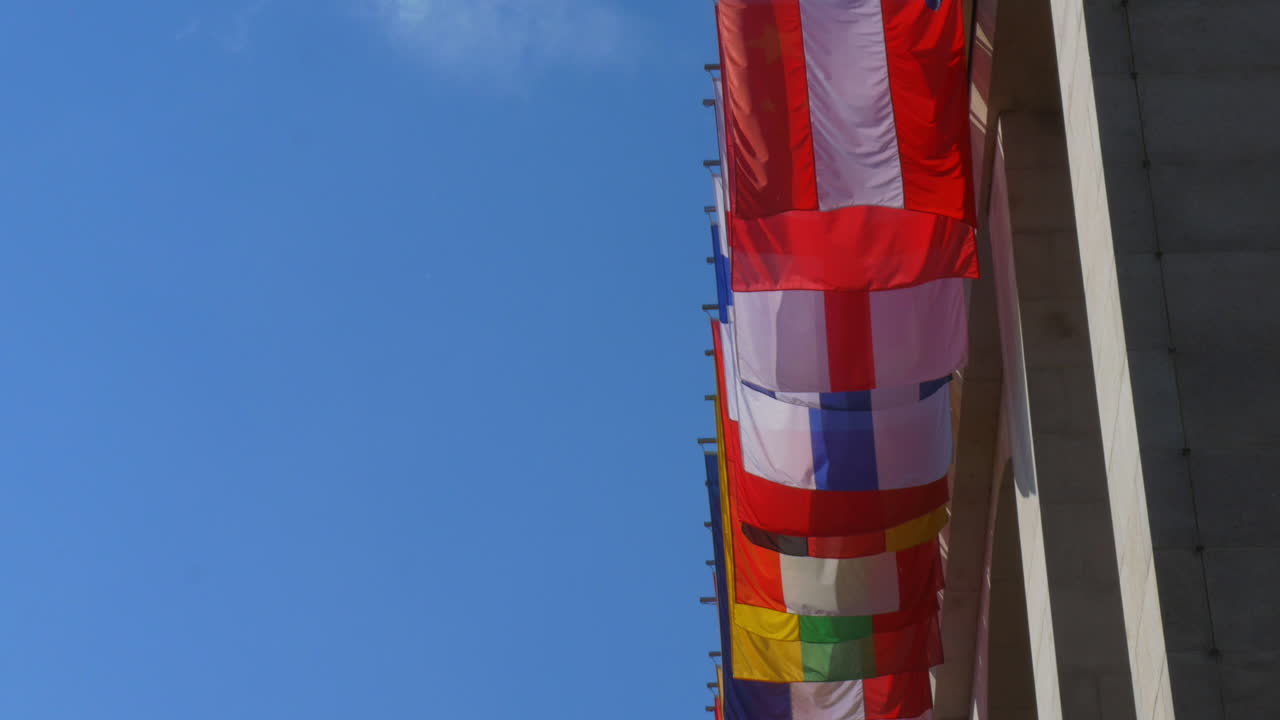 inclinación mostrando todo tipo de banderas europeas