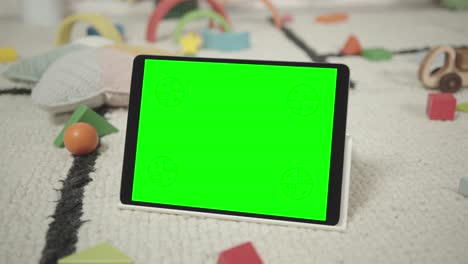maqueta de tableta digital en el interior de la habitación de los niños