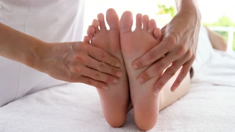 Close-up-of-woman-therapist-massaging-the-feet-of-her-patient