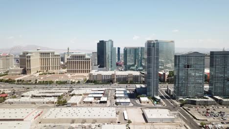 Toma-Panorámica-Aérea-De-La-Franja-De-Las-Vegas,-Nevada