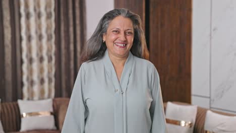 indian woman smiling to the camera