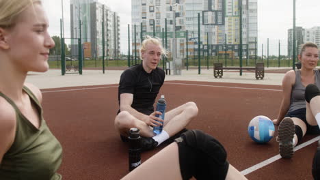 Multiethnic-friends-in-sportswear-and-drinking-water