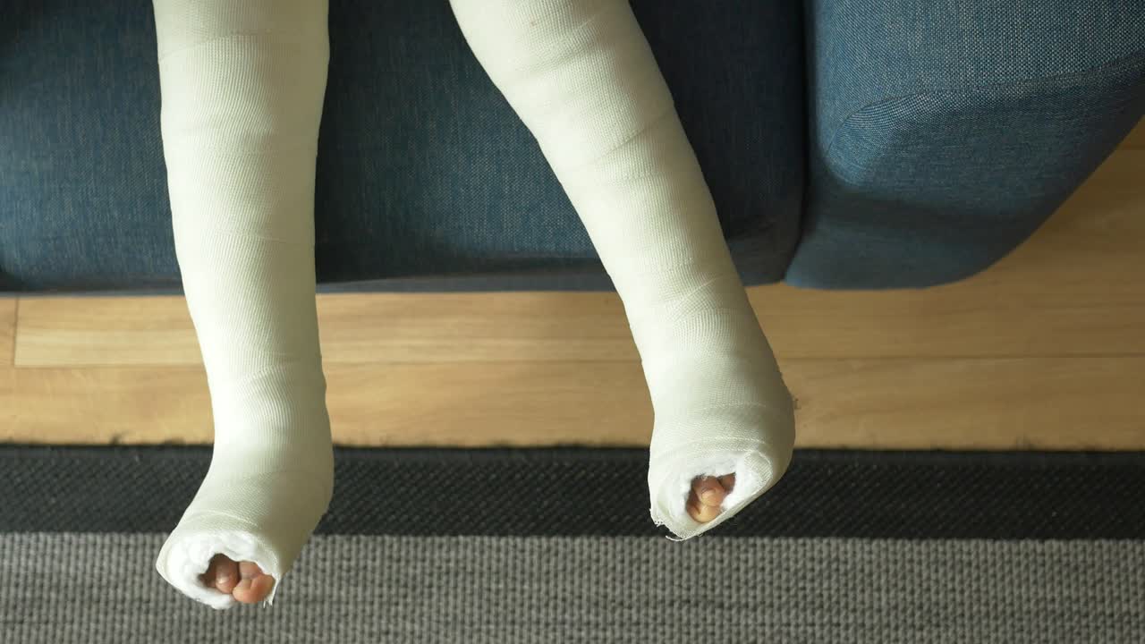 다리 기스팅을 가진 아이