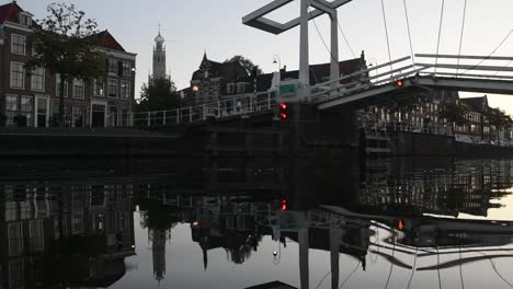 tôt le matin dans le centre-ville de haarlem