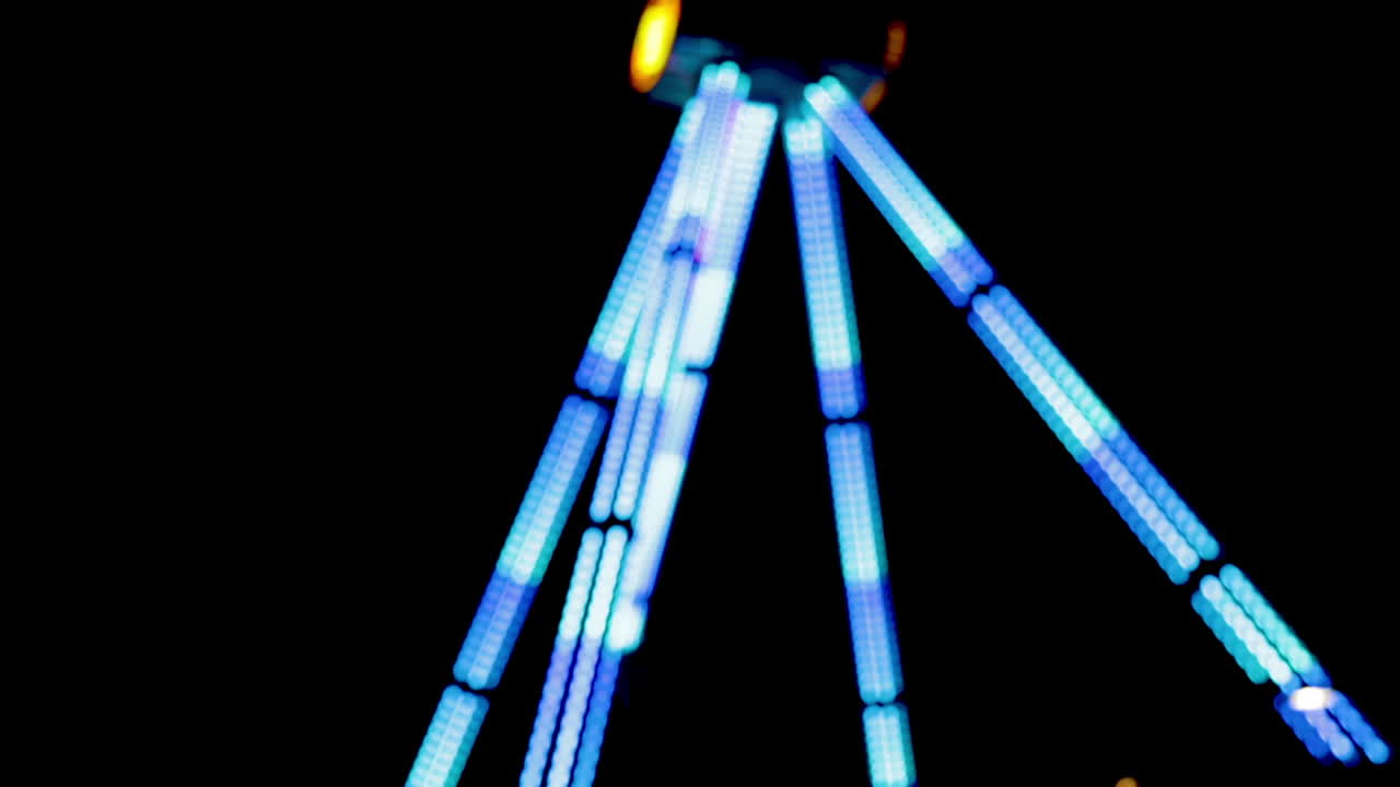 paseo en el parque de atracciones por la noche bokeh, estática