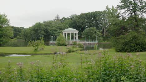 Rising-drone-shot-revealing-the-bandstand-in-Roger-Williams-Park-in-Providence