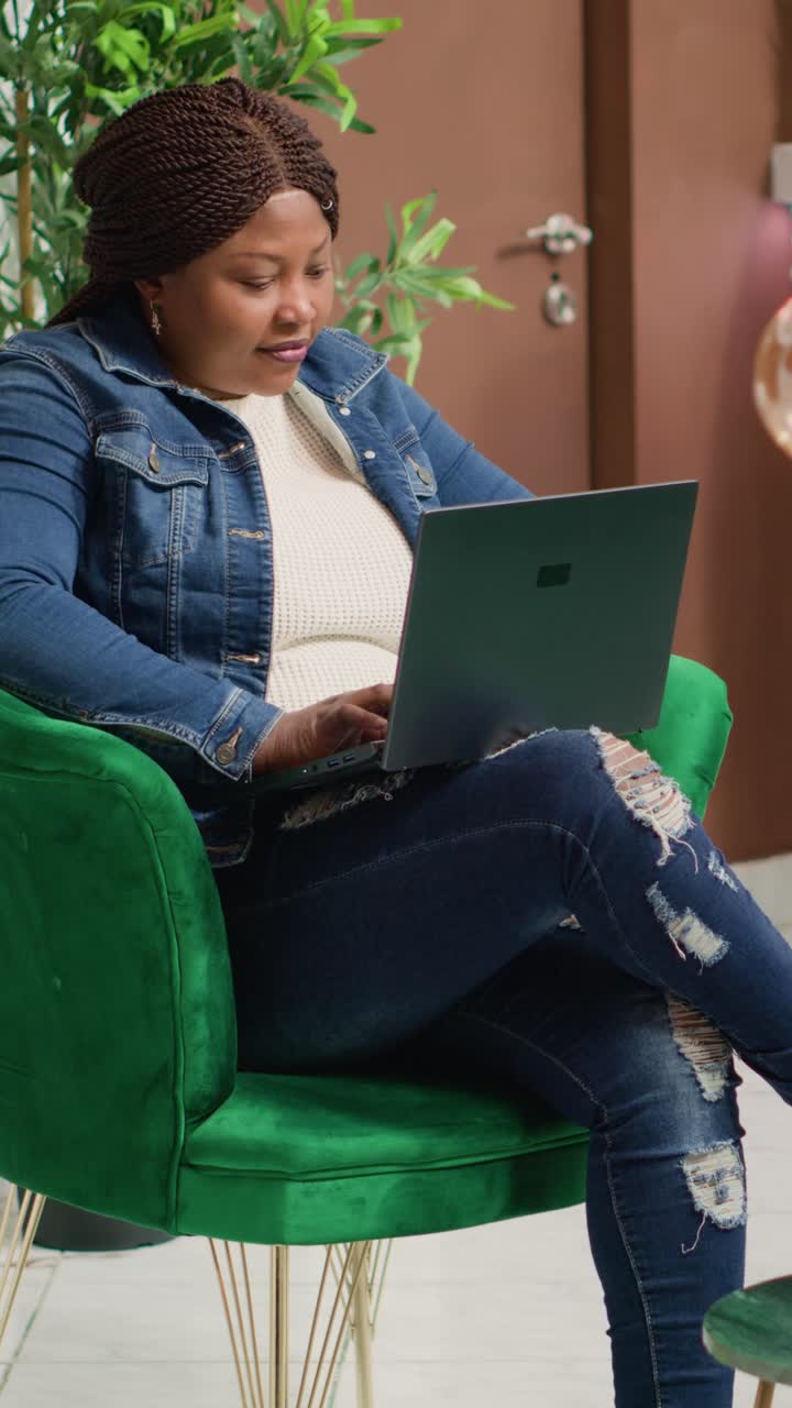Vertical video Hotel guest browsing on webpage