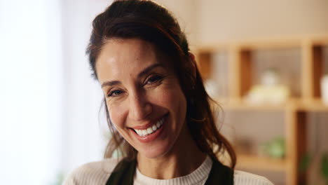 retrato de una mujer sonriente