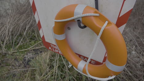 Einen-Rettungsring-Hochschieben