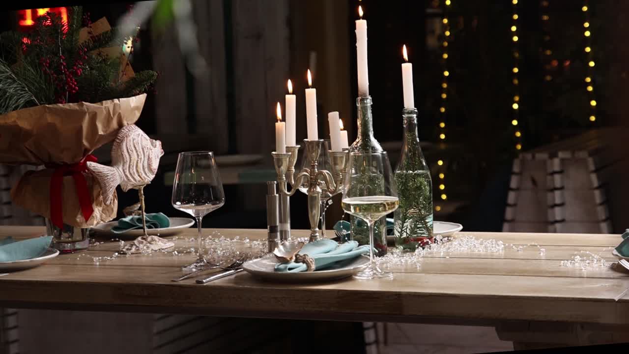축제 크리스마스 저녁 식사 테이블 설정