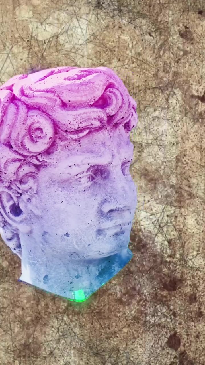 Animazione di una scultura di testa antica su sfondo della bandiera italiana.