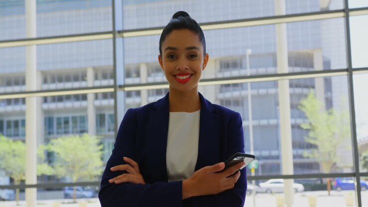 Businesswoman standing with arms crossed in the office 4k