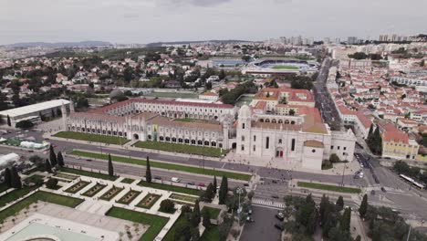 Aerial-orbiting-shot-of-Jerónimos-Monastery,-Majestic-Portuguese-Complex-in-Lisbon