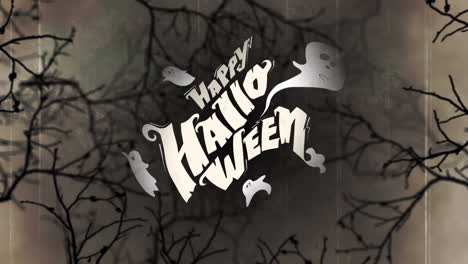 feliz texto de halloween con icono de fantasma contra las ramas de los árboles espeluznantes en fondo gris