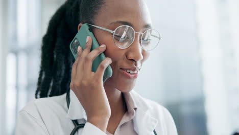 Doctor,-woman-and-laugh-with-tablet