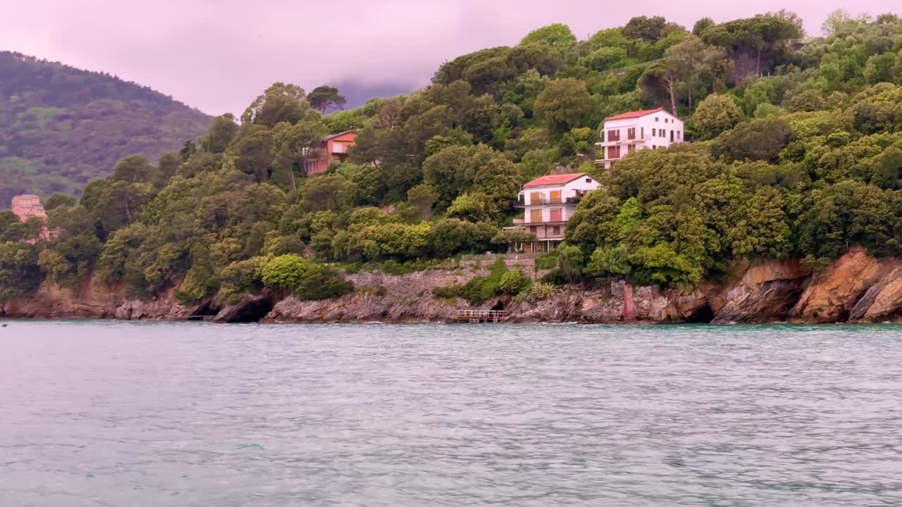 Scenic Island Chalets Surrounded by Forest and Sea – Luxury Vacation Homes for Relaxation and Nature Escapes