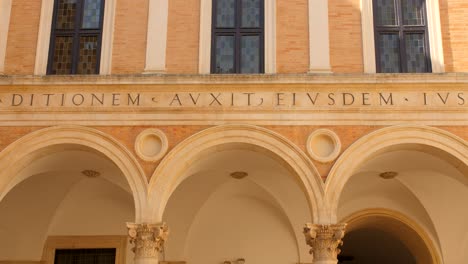 Renaissance-Building-Of-Ducal-Palace-Within-Piazza-Rinascimento-In-Urbino,-Italy