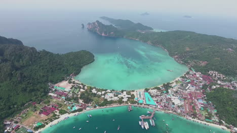 Vista-Aérea-De-La-Icónica-Isla-Phi-Phi,-Tailandia