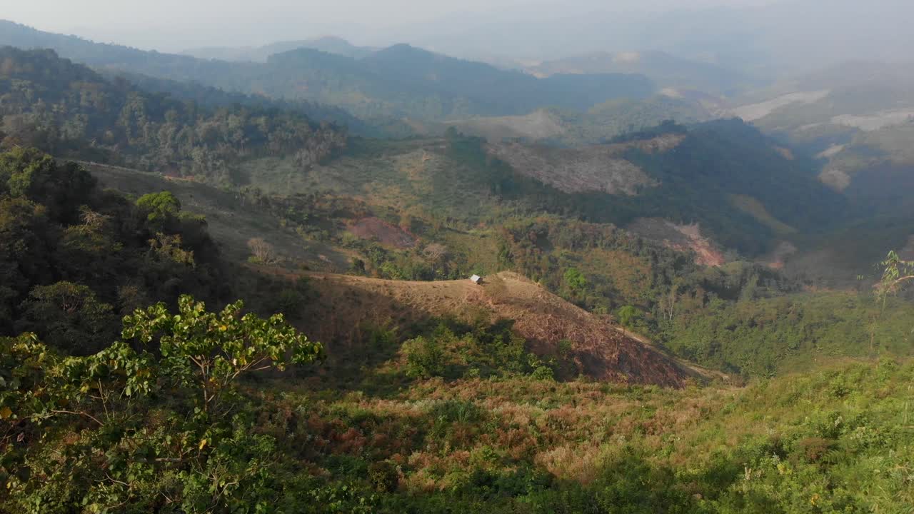 Punto panoramico montano con case, Luang Prabang, Laos