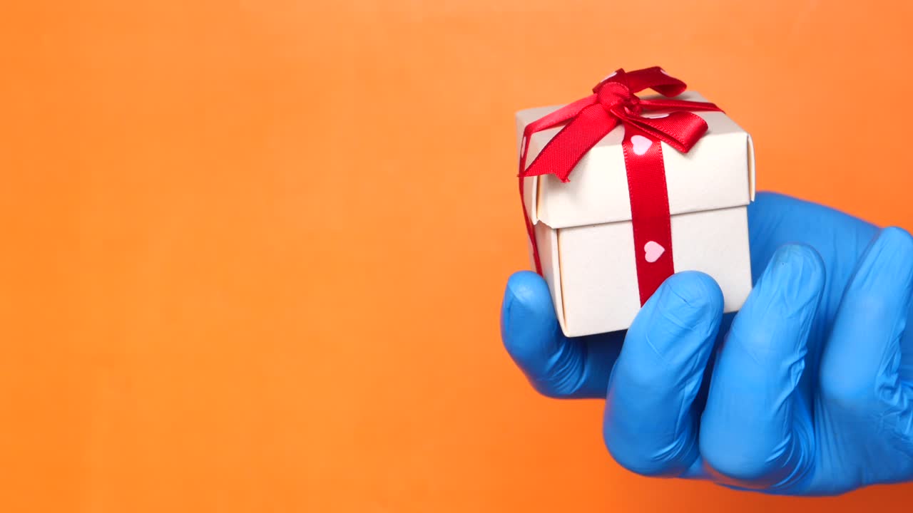 장갑으로 된 선물