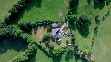 propiedad de lujo en el campo de francia, vista aérea de arriba hacia abajo