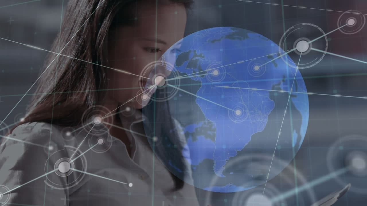 animación de la red de conexiones en todo el mundo y mujer asiática usando teléfono inteligente
