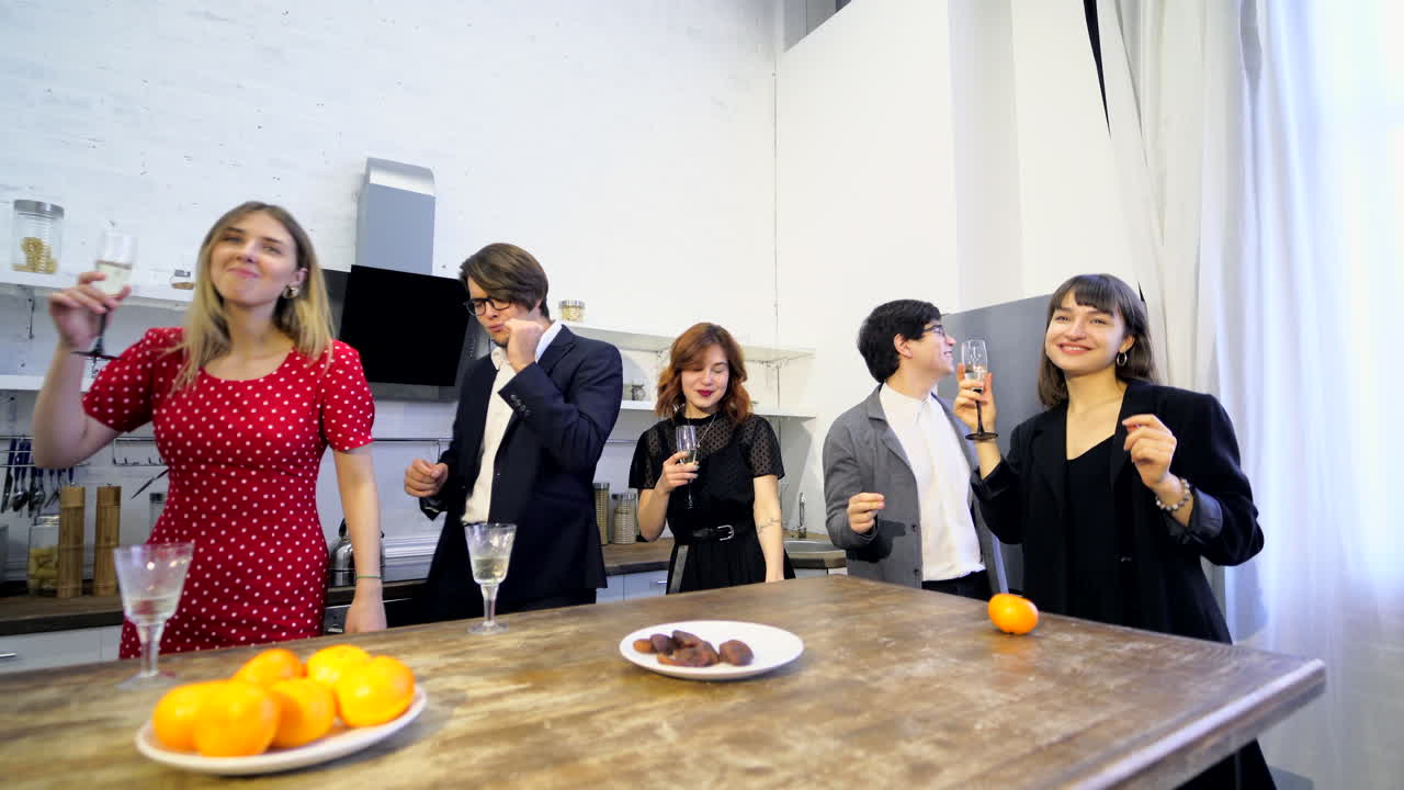 부에서 축하하는 친구들