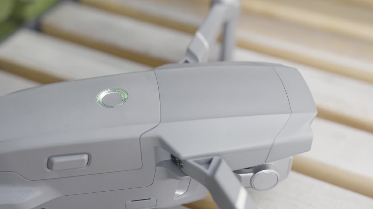 회색 드론의 클로즈업