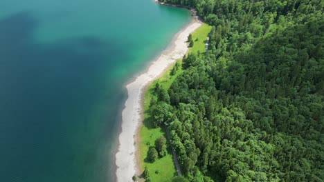 Drone's-aerial-circular-view-of-a-lakescape's-shore