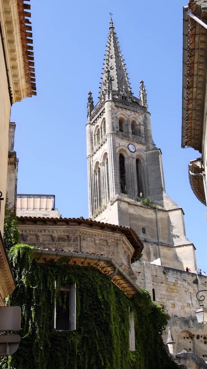 Maisemakuva Saint-Émilionin monoliittikirkosta