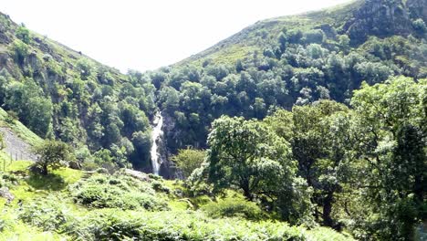 Aber-Falls-Snowdonia-Berg-Walisischer-Nationalpark-Wasserfall-Grüne-Landschaft