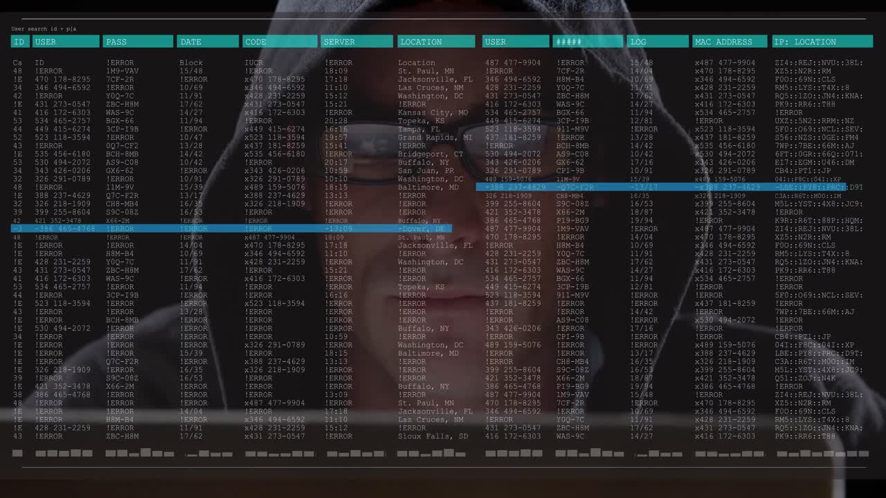 animación del procesamiento de datos en la pantalla de la computadora sobre un hacker masculino que usa la computadora