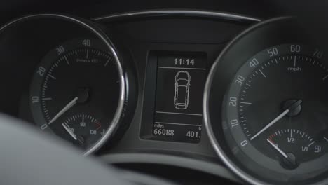 dashboard lcd display informs about closing doors