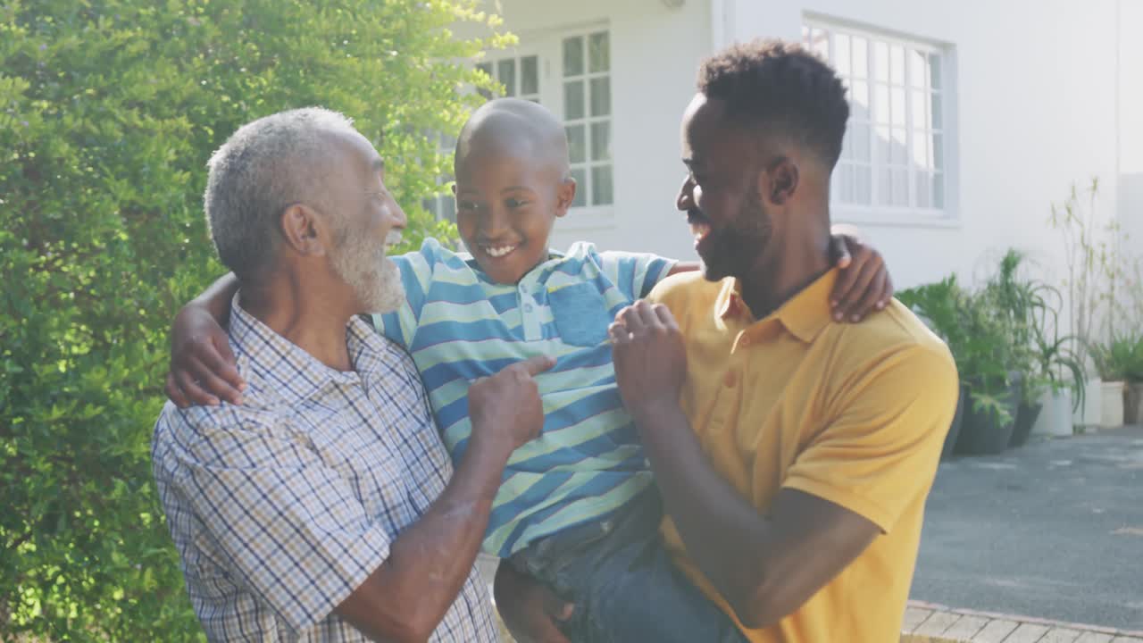 familia feliz pasando tiempo juntos