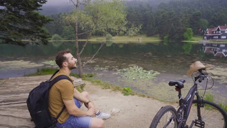 The-lake-in-the-forest.