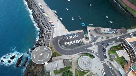 naturalne baseny porto moniz na wyspie madeira w portugalii