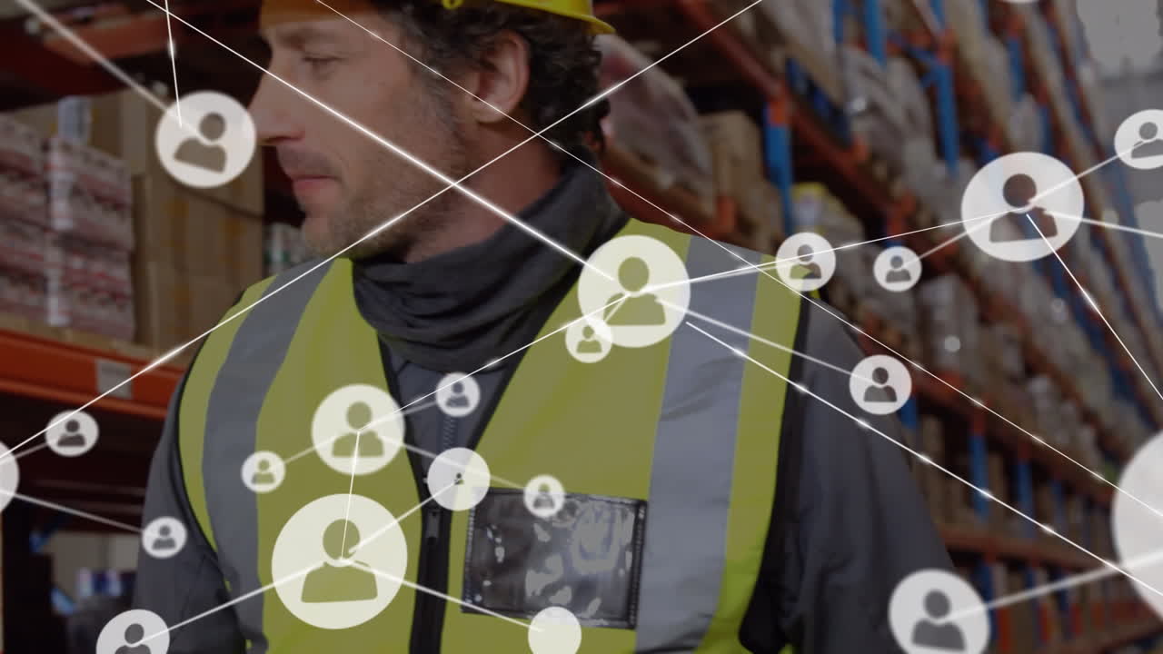 animación de la red de conexiones con la gente iconos sobre el hombre caucásico que trabaja en el almacén