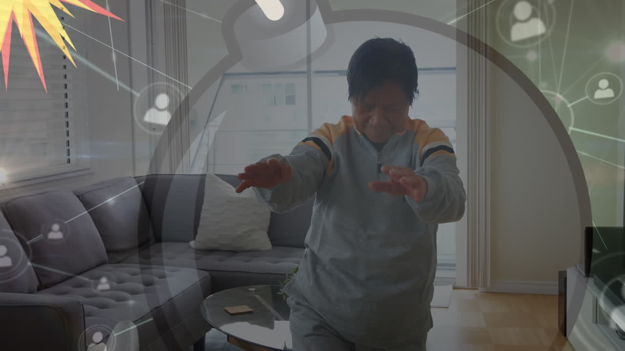 animación de la red de conexiones con iconos y decoración navideña sobre la mujer mayor