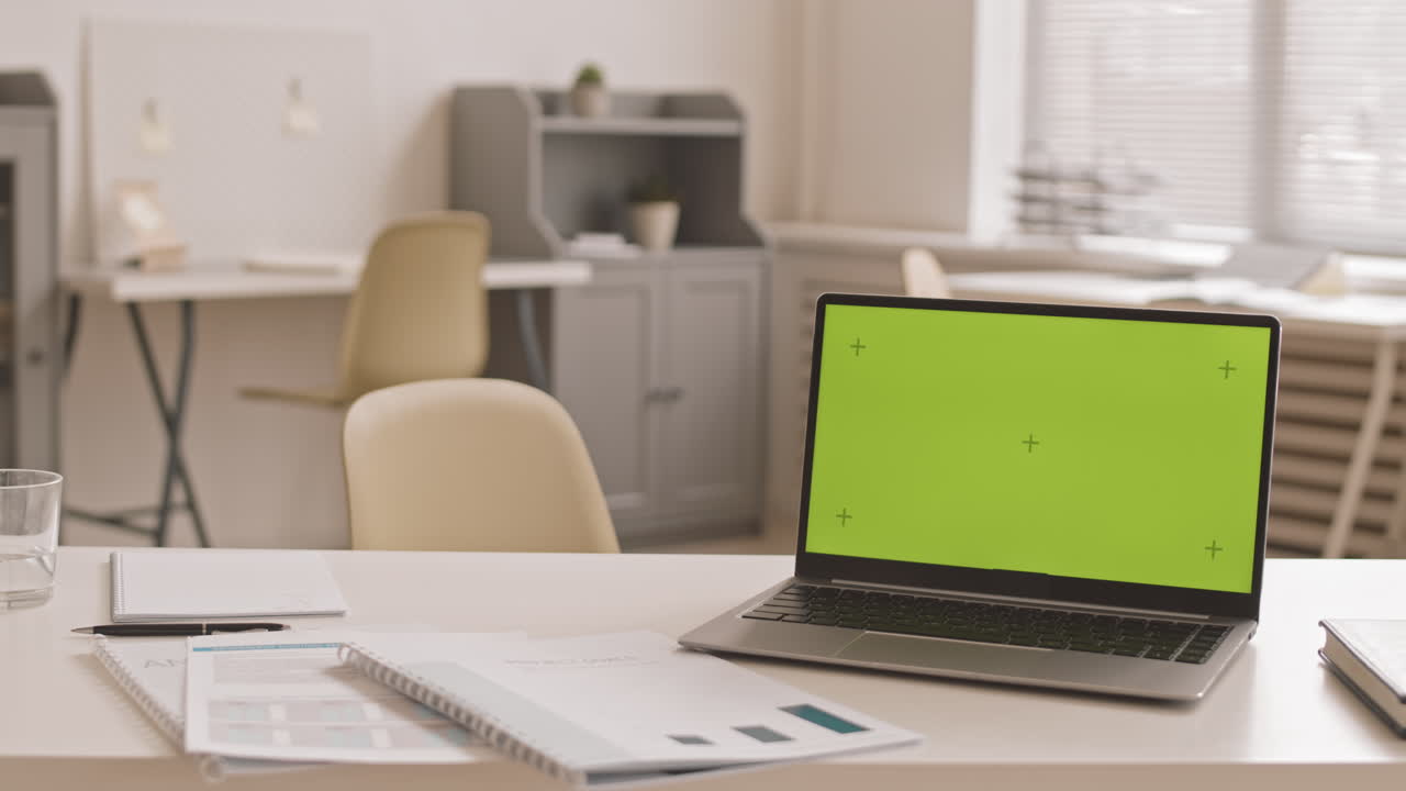Chromakey on Laptop on Desk