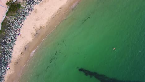 Overhead-4K-Drohnenclip-über-Einem-Exotischen-Goldenen-Sandstrand-In-Sveti-Vlas,-Bulgarien