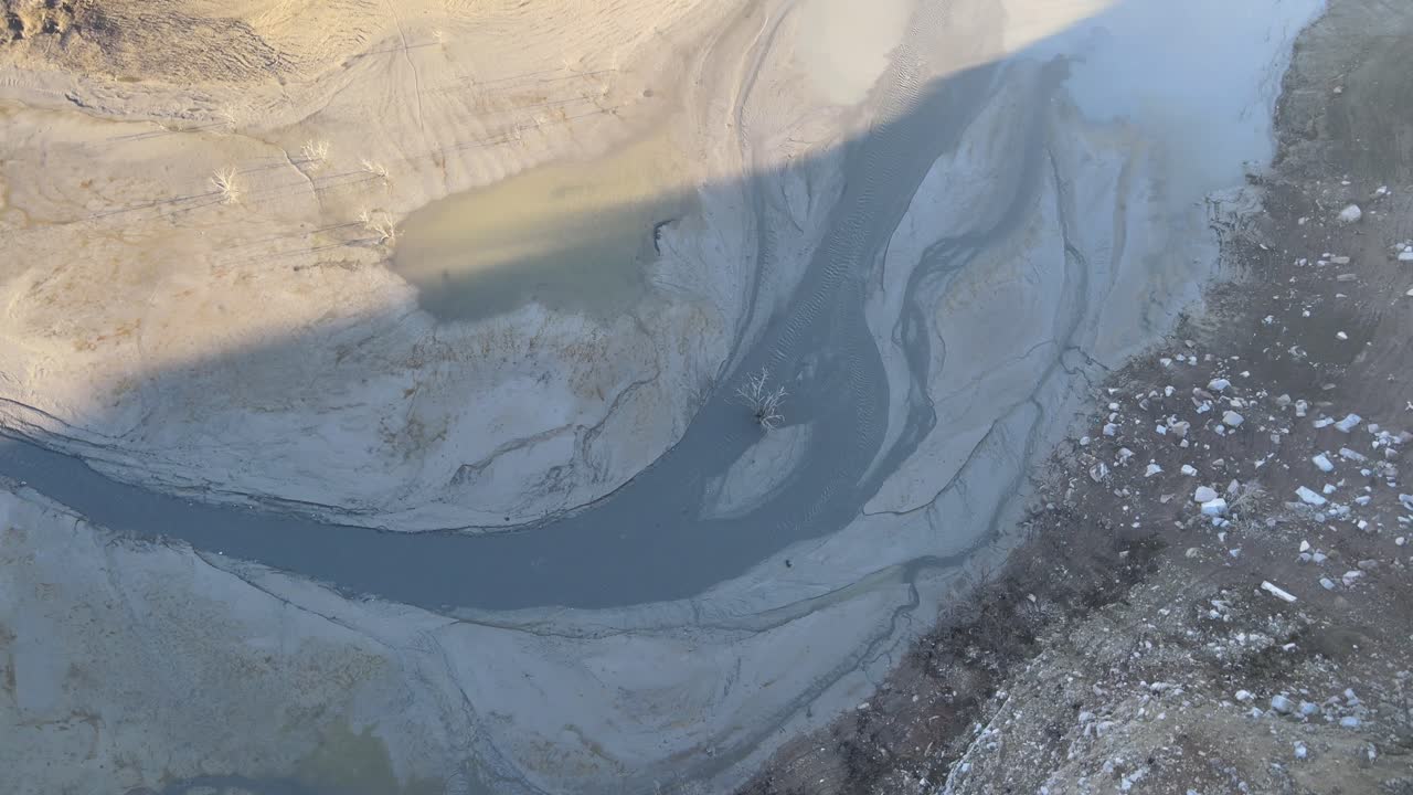 el pantano de sau está sin agua debido a los problemas de extrema sequedad y falta de lluvia.