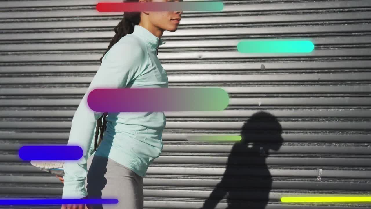 animación de formas coloridas flotantes sobre una mujer haciendo ejercicio afuera