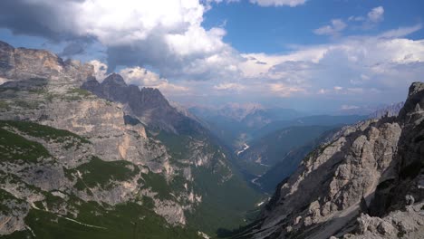 Nationalpark-Drei-Zinnen-In-Den-Dolomiten.-Wunderschöne-Natur-Italiens.