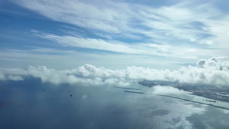 vista aérea del puerto de la ciudad de barcelona llegando al aeropuerto
