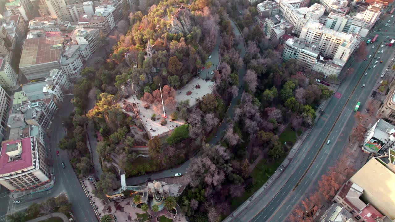 caupolican 테라스와 메인 애비뉴 알라메다, 산티아고 시내, 칠레의 드론 샷